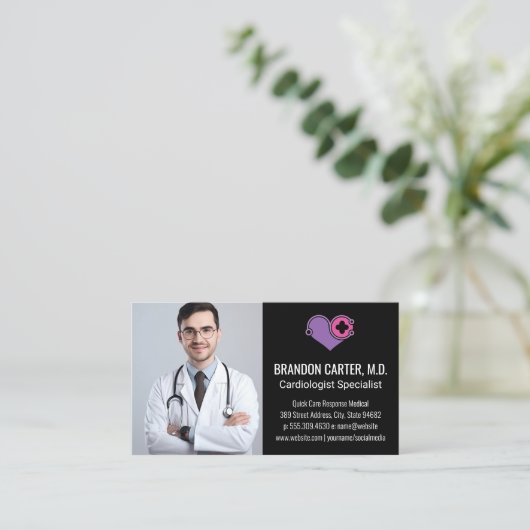 Doctor in Lab Coat |心臓病ロゴ 名刺 (スタンド正面)