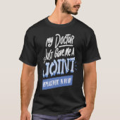Doctor Just Gave Me A Joint Replacement In My Hip Tシャツ (正面)