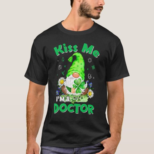 Doctor Nurse Gnomes St Patrick's Day Nursing Tシャツ (正面)