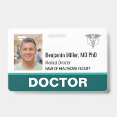 Doctor Nurse ID Badge Photo Logo Modern Red バッジ (正面)