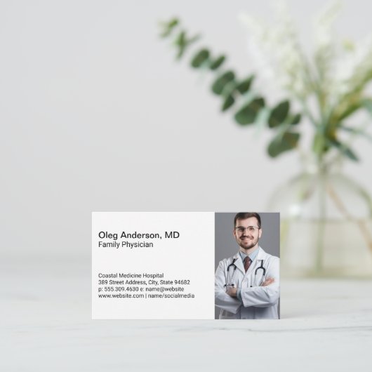 Doctor Smiling in Lab Coat 名刺 (スタンド正面)