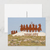 Dodge City Sign – カウボーイズ – 馬 – ようこそ ポストカード (正面/裏面)