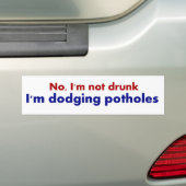Dodging Potholes飲おもしろいバンパーステッカー バンパーステッカー (車上)