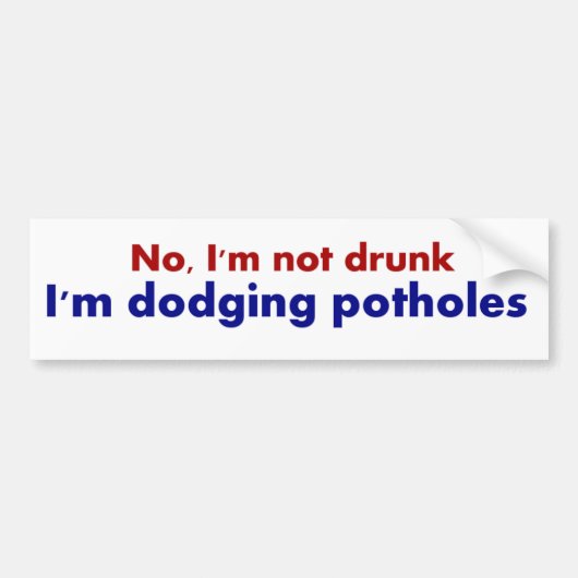 Dodging Potholes飲おもしろいバンパーステッカー バンパーステッカー (正面)