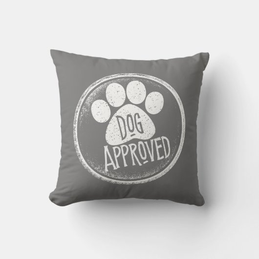Dog Approved Throw Pillow クッション (正面)