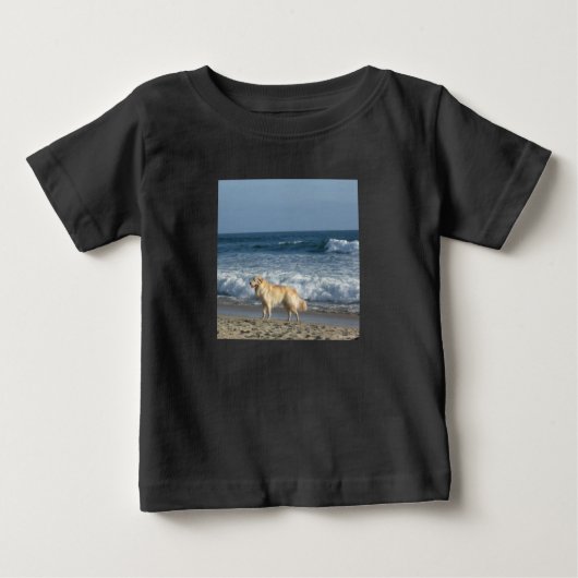 Dog At The Beach ベビーTシャツ (正面)