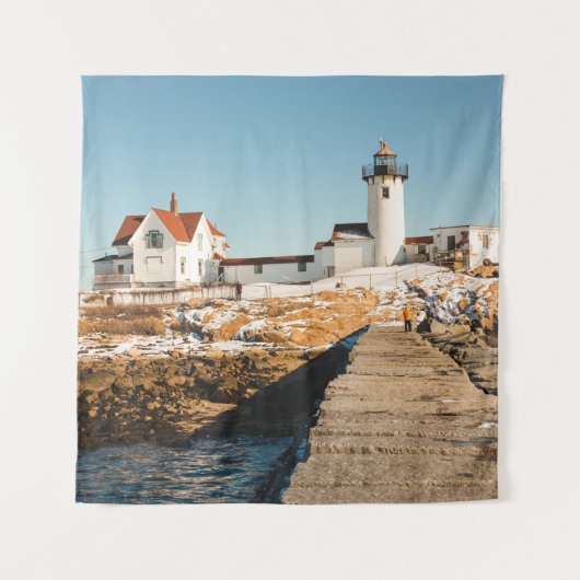 Dog Bar Lighthouse along the ocean coastline of th タペストリー (正面)