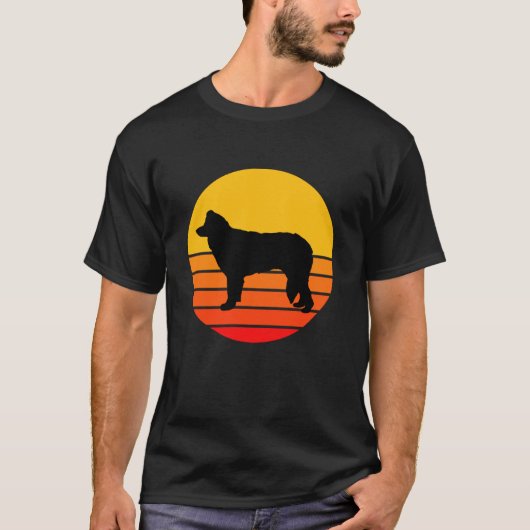 Dog Breed Welsh Sheepdog Dog Silhouette Retro Vint Tシャツ (正面)