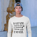 Dog Dad Grumpy Dog White Long Sleeve Photo Tシャツ<br><div class="desc">Does your spoiled dog have the nerve to constantly catch attitudes when he's not even helping paying bills? This customizable men's white long sleeve t-shirt let's you commiserate (while low key being a proud pet dad) by displaying the funny quote: "My dog sighs entirely too much for a roommate contributing...</div>