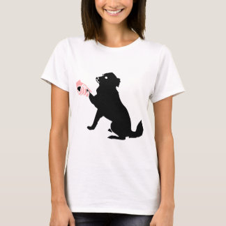 Dog giving paw tシャツ