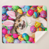 Dog Laying on Easter Eggs シェルパブランケット (正面(横))