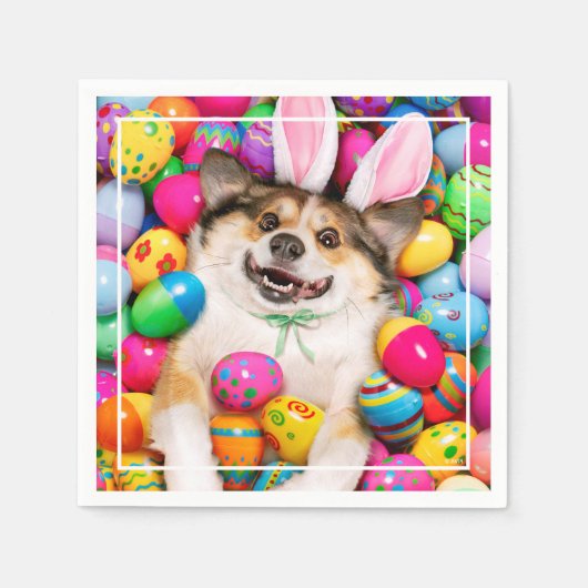 Dog Laying on Easter Eggs スタンダードカクテルナプキン (正面)