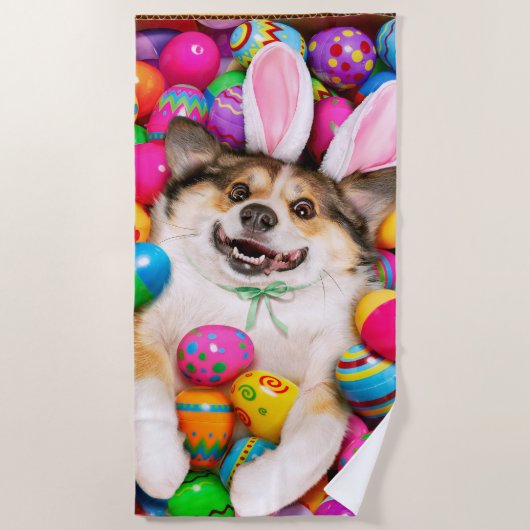 Dog Laying on Easter Eggs ビーチタオル (正面)