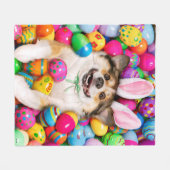 Dog Laying on Easter Eggs フリースブランケット (正面(横))