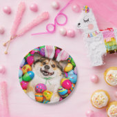 Dog Laying on Easter Eggs ペーパープレート (パーティー)