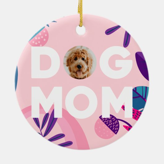 DOG MOM、あなたのPup写真、ピンクの花と葉 セラミックオーナメント (裏面)