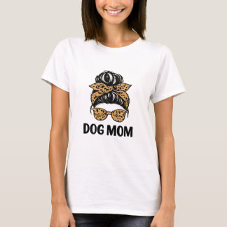 Dog Mom Leopard Messy Bun Design Tシャツ