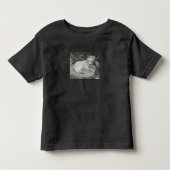 Dog Resting On A Rock トドラーTシャツ (正面)