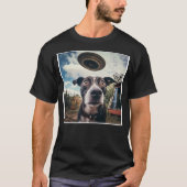 Dog Selfie with UFOs Alien Extraterrestrial UFO Be Tシャツ (正面)