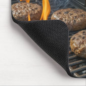 Dog Sniffing Hamburgers On a Barbecue Grill マウスパッド (コーナー)
