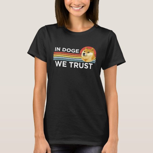 Dogecoin  In Doge We Trust Crypto Coin Dog Meme Tシャツ (正面)