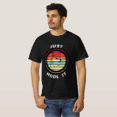 Dogecoin Just Hodl It Retro Design Tシャツ (正面フル)
