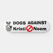 Dogs Against Kristi Noem Skateboard スケートボード (横)