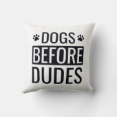 「Dogs Before Dudes」名言 クッション (裏面)