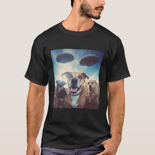 Dogs Selfie with UFOs for Dog  and UFO Tシャツ (正面)