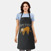 Doing My Best Sloth T-Shirt エプロン (着用した状態)