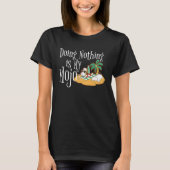 Doing Nothing Is My Mojo Sheep On Beach Drinking M Tシャツ (正面)