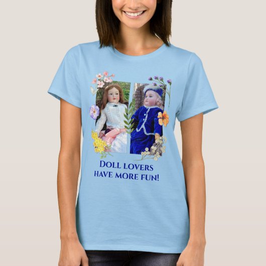 Doll Lovers Have More Fun Two Antiques w Flowers3 Tシャツ (正面)