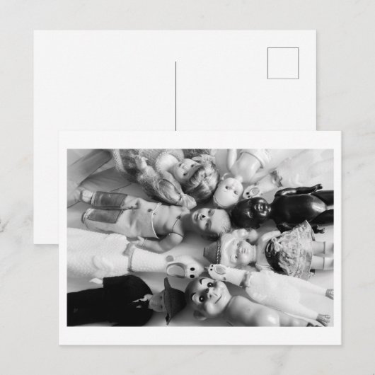 Doll Portrait - Plastic Dolls and Rubber Chickens ポストカード (正面/裏面)