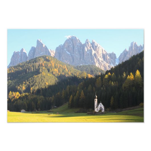 Dolomites山の背景の写真を持つ教会 フォトプリント (正面)