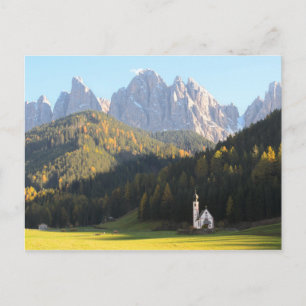 Dolomites山の背景はがき付き教会 ポストカード