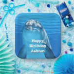 Dolphin Birthday Backyard Pool Party ペーパープレート<br><div class="desc">Dolphin face birthday party paper plates with custom text.  Personalize with the child’s name in white,  wavy font over blue water and a big dolphin image.  Choose square or round party plates in two sizes.</div>