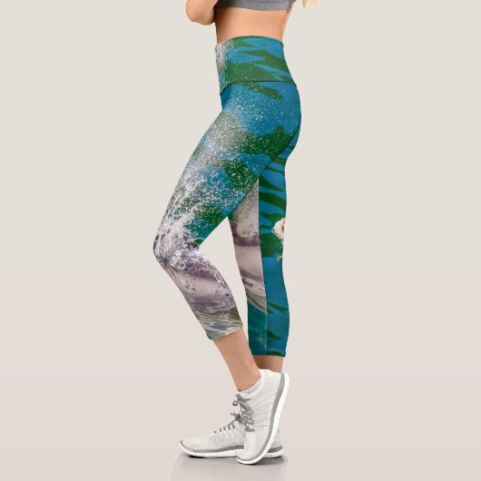 Dolphin In Milford Sound，ニュージーランド カプリレギンス (左)