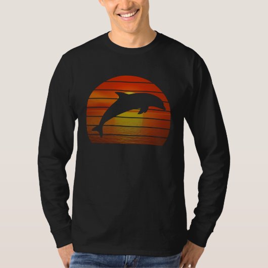 Dolphin jumping retro orange ocean sunset dolphin tシャツ (正面)