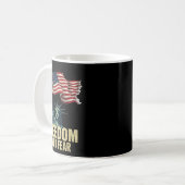 Dom Over Fear Statue Of Liberty Flag Graphic コーヒーマグカップ (正面左)