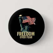 Dom Over Fear Statue Of Liberty Flag Graphic  缶バッジ (正面)