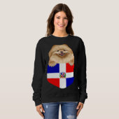 Dominican Republic Flag Pomeranian Dog In Pocket スウェットシャツ (正面フル)
