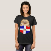 Dominican Republic Flag Pomeranian Dog In Pocket Tシャツ (正面フル)