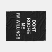 Don’t Roofie Me I'm Willing  フリースブランケット (正面(横))