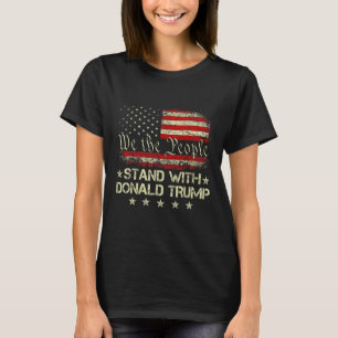 Donald Trump 2024のサポートで立つアメリカを取る Tシャツ