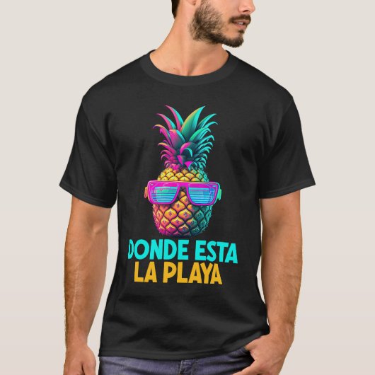 Donde Esta La Play Funny Retro Pineapple Sunglasse Tシャツ (正面)