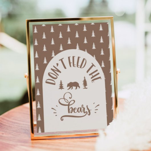 Dont 食べ物を与え the bears One Happy Camper birthday ポスター