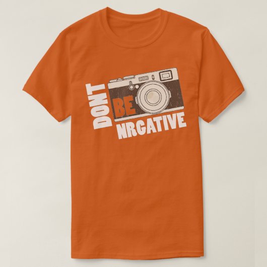 Don't be negative - Camera Day Photography  Tシャツ (デザイン正面)