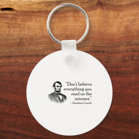 Don't Believe Everything You Read On The Internet  キーホルダー (正面)