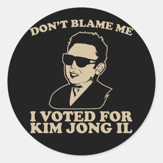 Don't Blam Me、私は金正日のステッカーに投票 ラウンドシール (正面)
