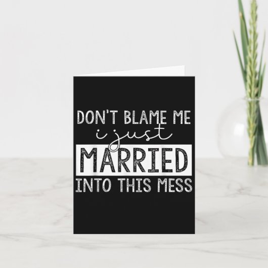 Don't Blame Me I Just Married Into This Mess Funny カード (正面)